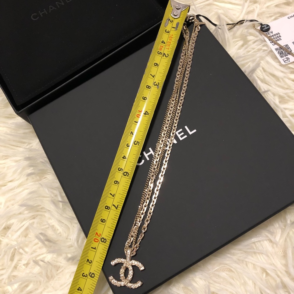 Chanel Necklace (Free Dior lip glow) - Picture 6 of 16
